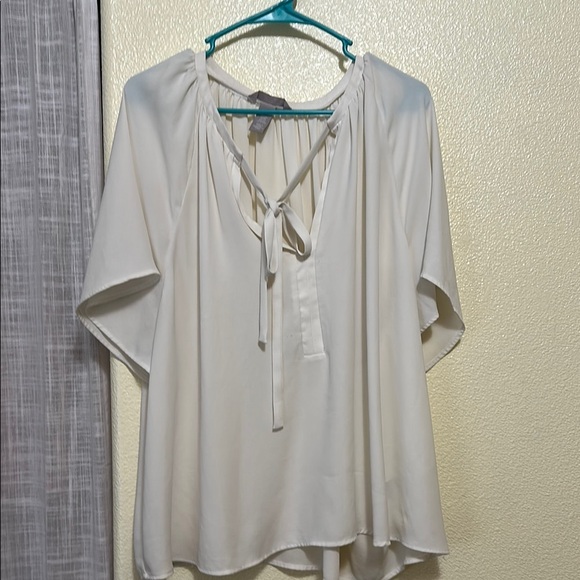 H&M- Elegant Cream Women's Top - Picture 1 of 4